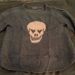 Grey sweater with skull logo